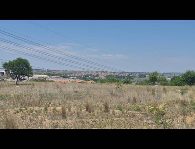 LAND FOR SALE IN THE REEDS